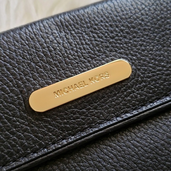 NWT Michael Kors Slim Wallet! - Picture 2 of 4
